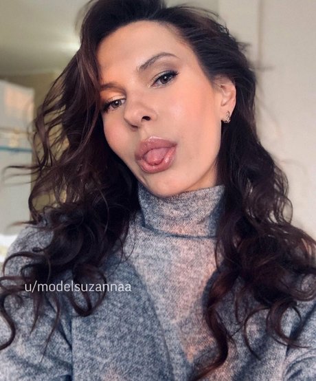 Suzanna De Rose art star archive