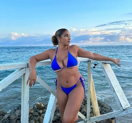 yinamenez xxx actress img