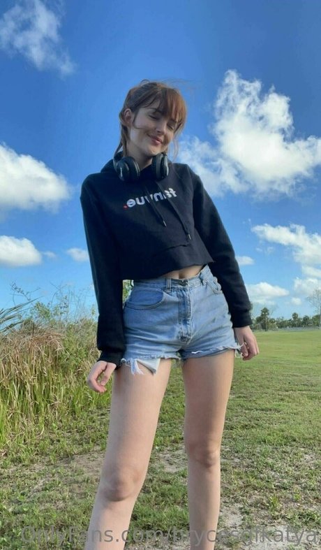 brycesgfkatya nudes model image