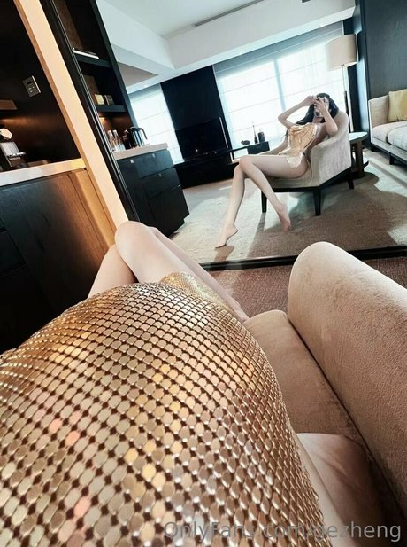 gezheng naked model photo