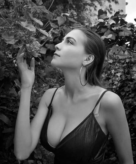 hairy lesbian onlyfans hot naked gallery