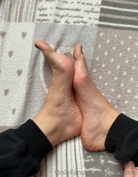 feetronnie actress images