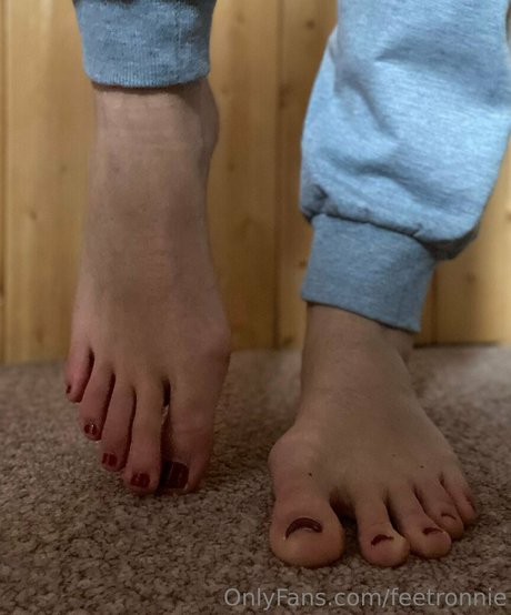 feetronnie high quality actress img