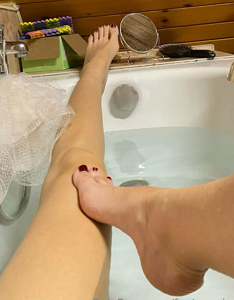 feetronnie star exclusive pictures