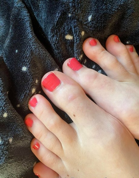 feetronnie star hot pictures