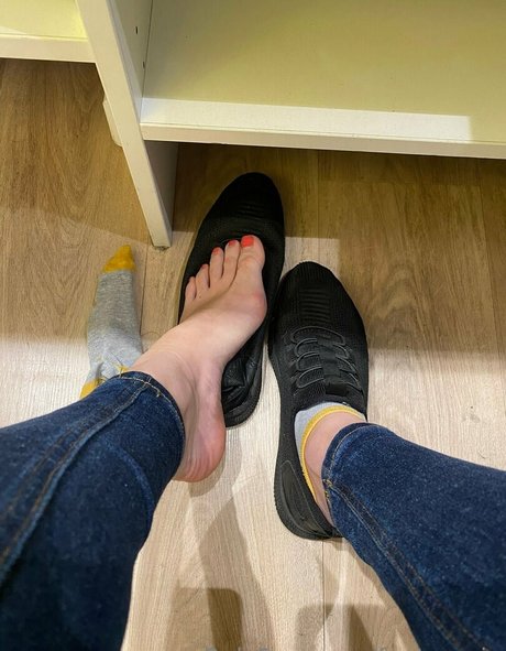 feetronnie exclusive pornstar archive