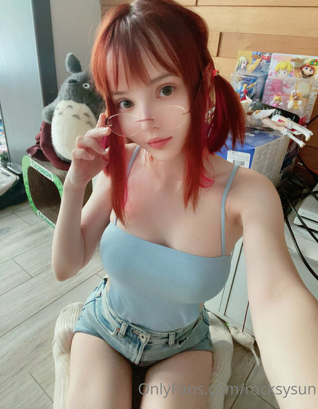 AlisaPikaPika sexy pornstar pics