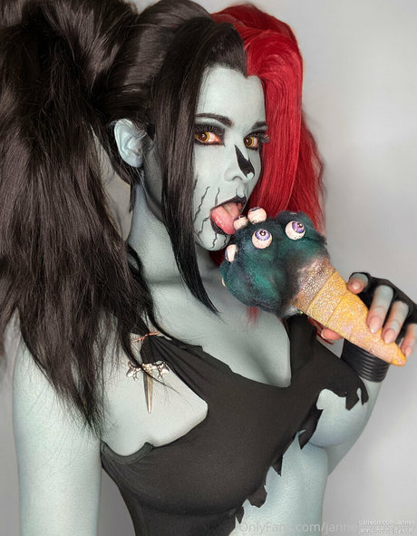 jannetincosplay model sexy pictures
