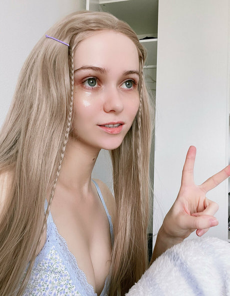 Rachel Blossom pornstar top pic