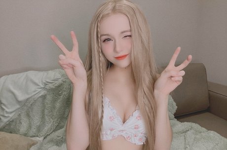 Rachel Blossom top star picture