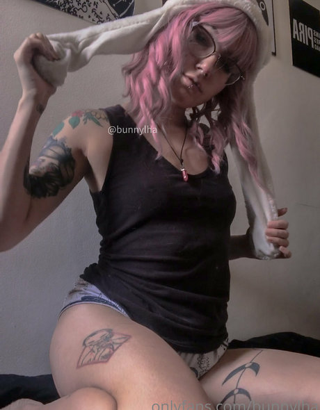 Vanilla Mon model nude photo