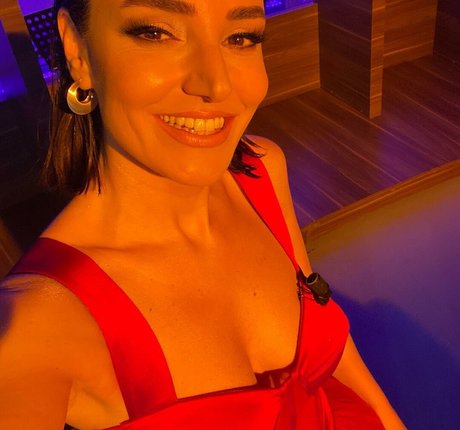 female influencer onlyfans hot sexy pictures