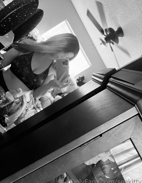 Seakitty exclusive model pic