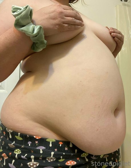 stonedpiglet porn actress image