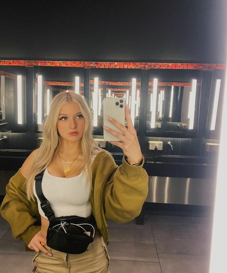 Emma Welyki star hd pictures