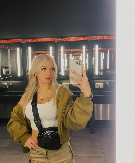 blonde princess onlyfans hot sexy pic