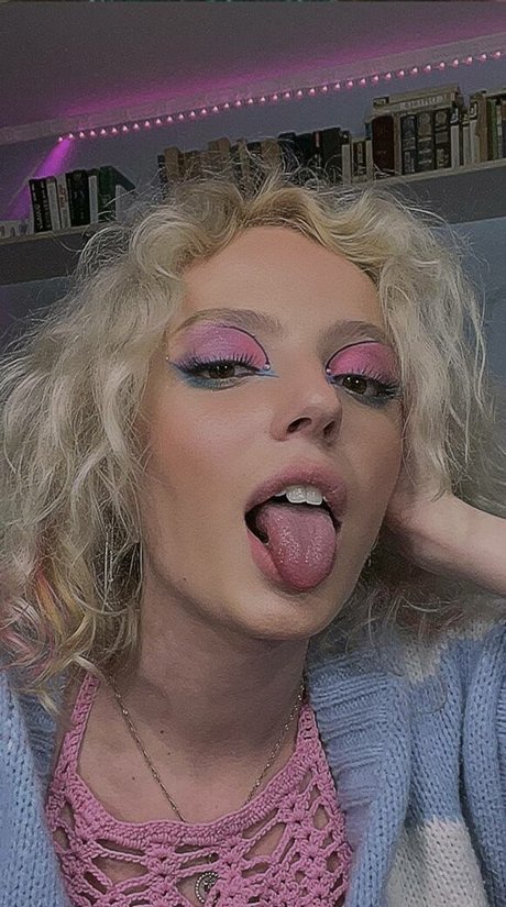 teen tits onlyfans top image