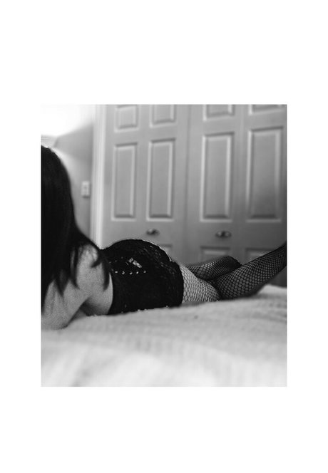 karakarma model erotic picture