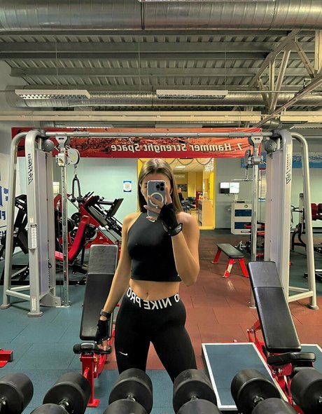 loveyarina pornographic model photo