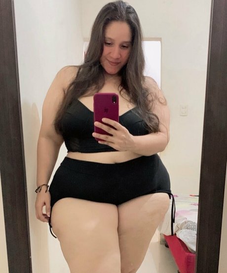 Andreina Valencia pretty model images