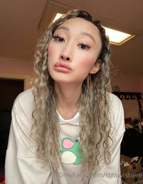 Billie Beaumont naked actress photo