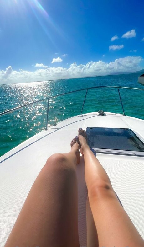 Baby Star sexy model pics