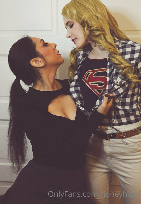 honeyhippi erotic model images