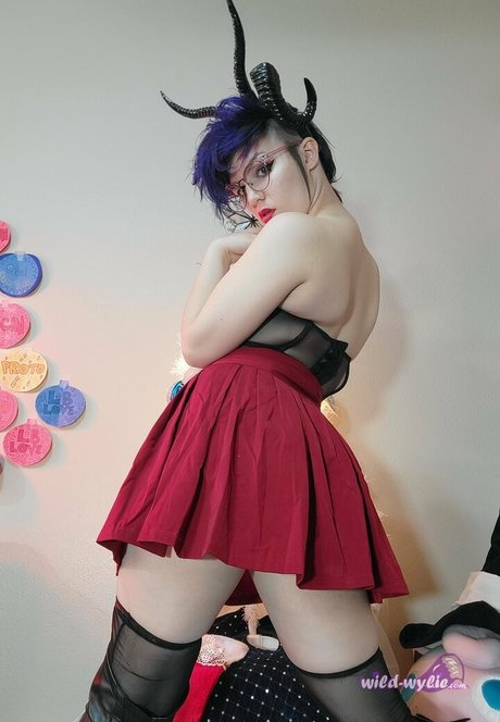 wildwylieafterdark pornstar naked image