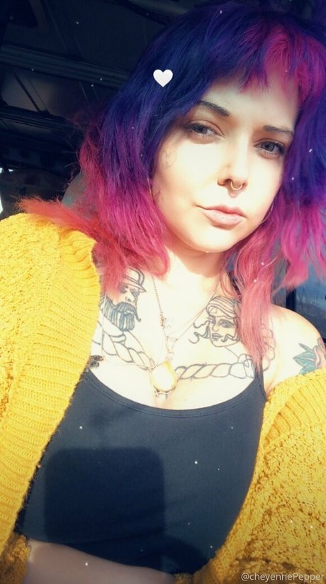 cheyennepeppr erotic model image