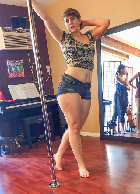 Mindless Entertainment star erotic image