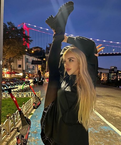 Anna Contortionist Images