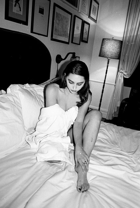 Tessas Ghost nudes model img