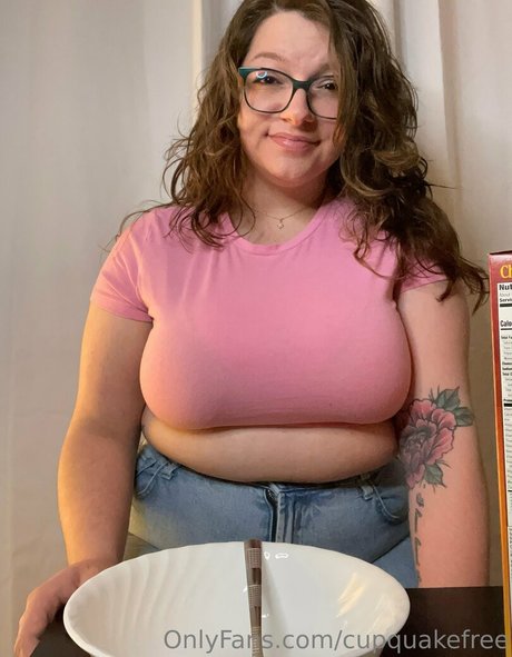 cupquakefree high quality model photo