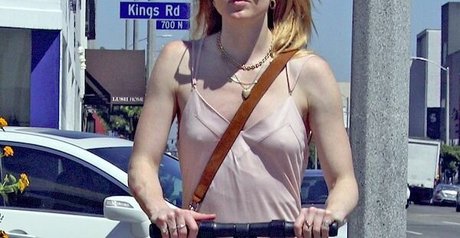 Caity Lotz nudes model picture