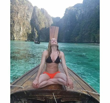 Caity Lotz star xxx photo