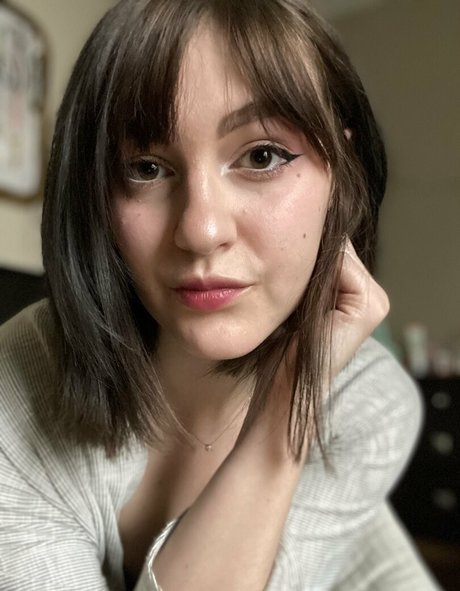 minaluna art model pic