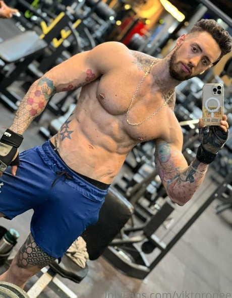 viktoronee star top photo