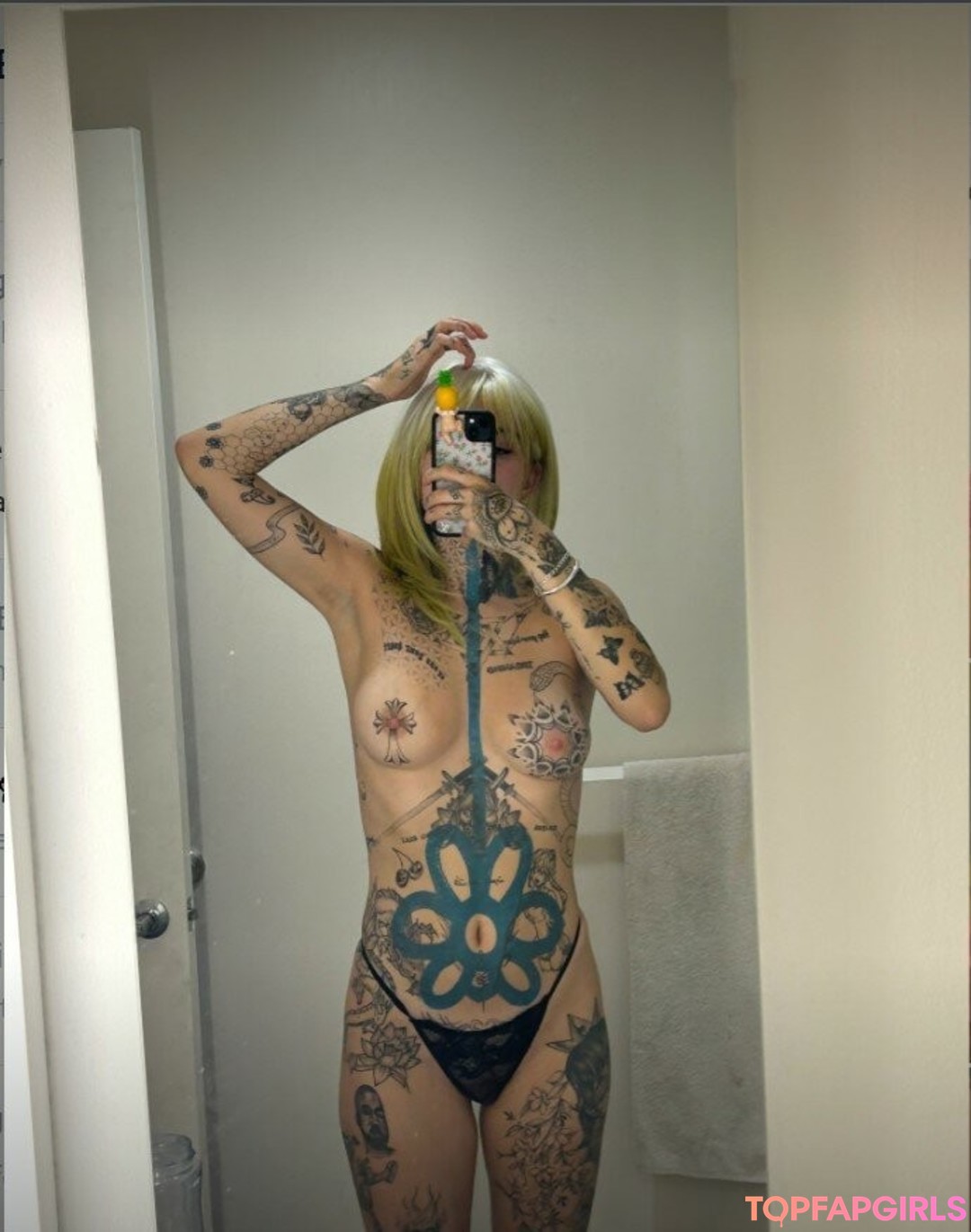 Coco Blake pornstar nude gallery