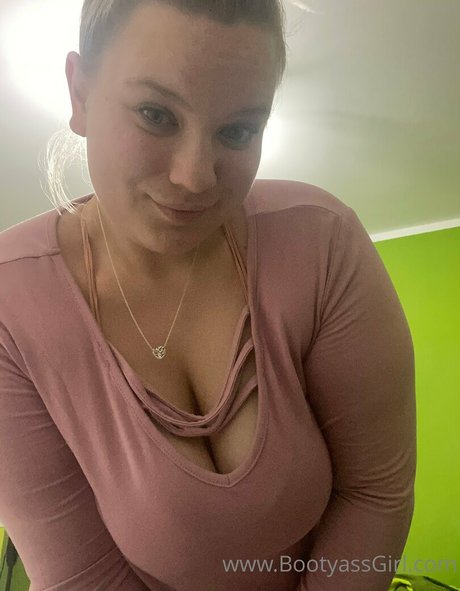 busty mom onlyfans hot nude photos