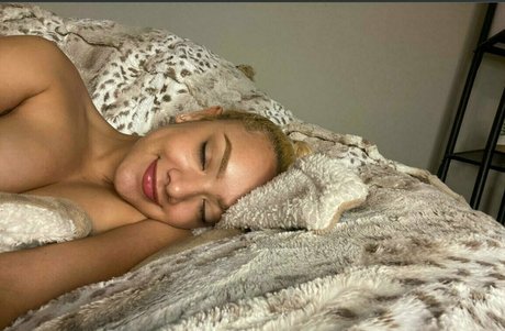 omgzadafree model art gallery