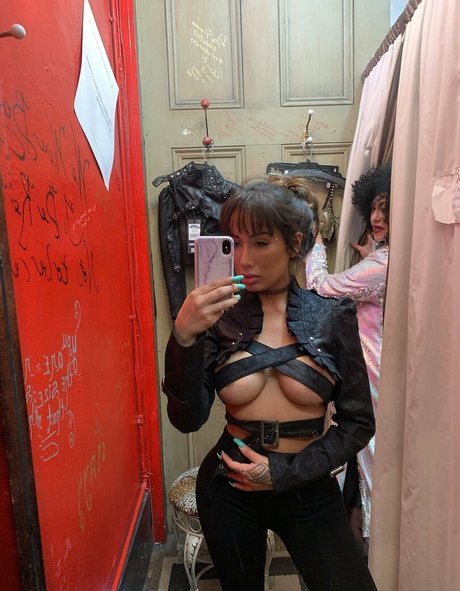 amiamileyxxx sex model images