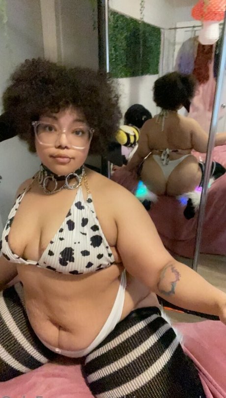 ichigoneverland model adult photo