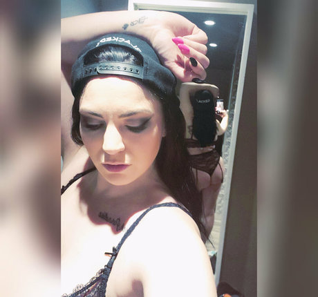 Anacondanoire hot star image