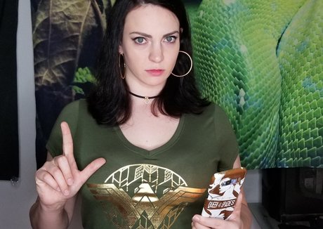 Anacondanoire actress pic