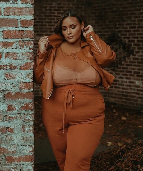 teacher milf onlyfans hot naked picture