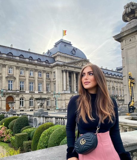 curvy shemale onlyfans art naked gallery