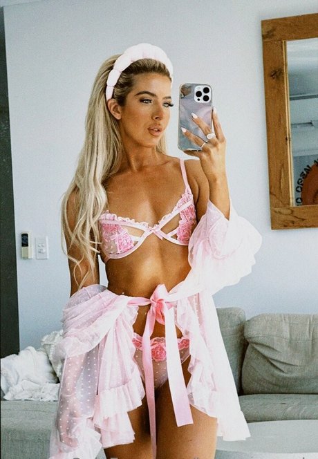 henny moody pornstar nude images