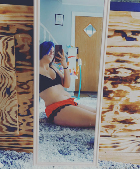 queenbitch1998 adult model pics