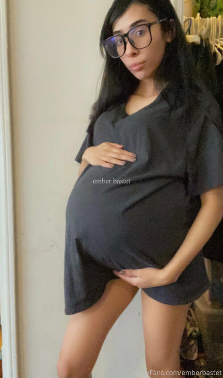 latina shemale onlyfans free photo