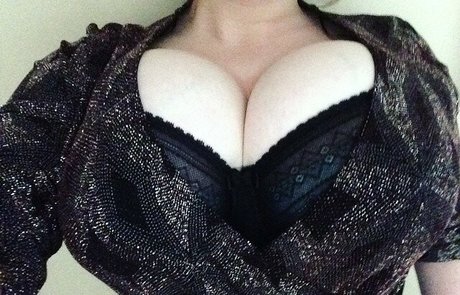 female influencer onlyfans sexy archive